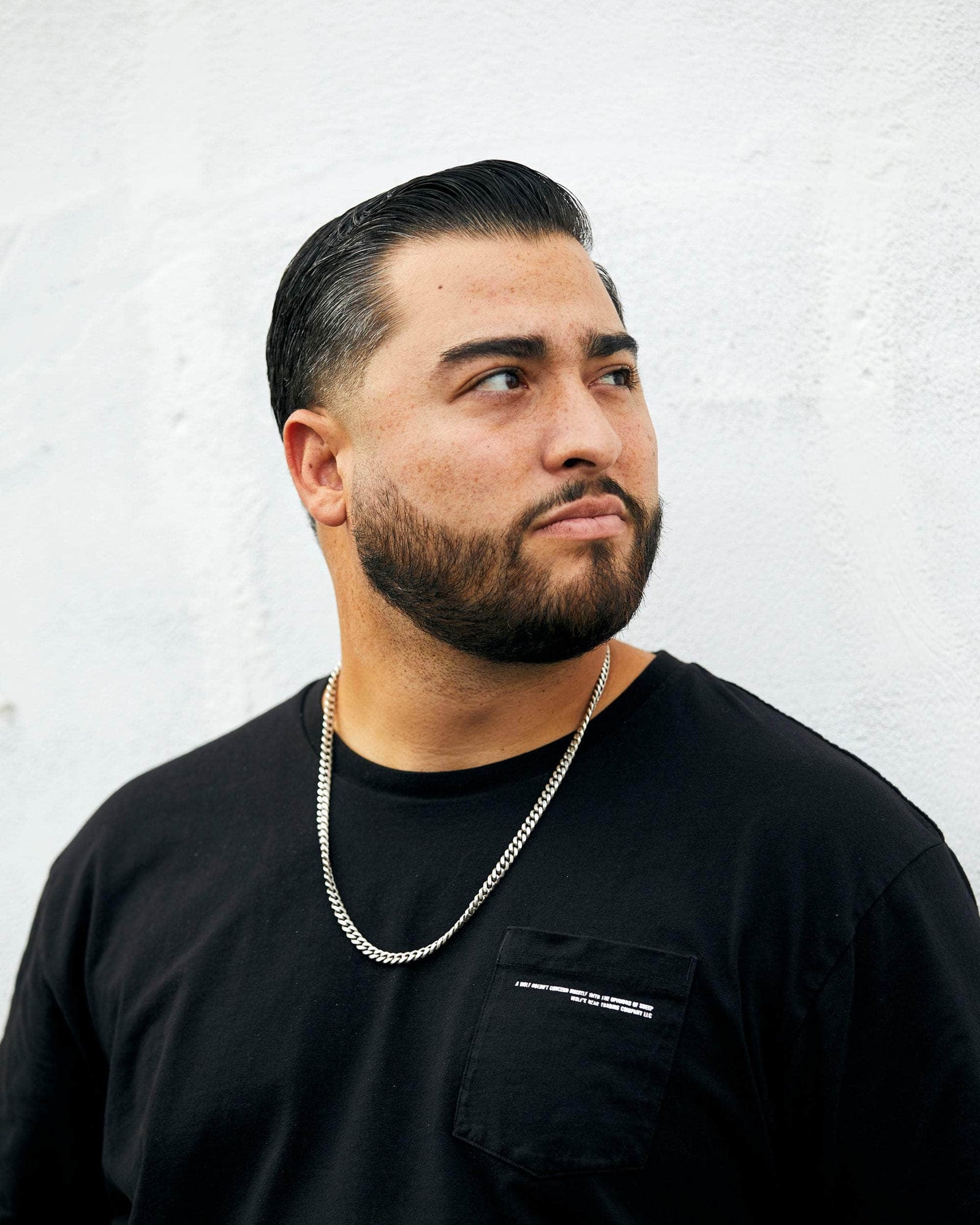 Wolf’s Head Styling Gel Pomade in Use with T-Shirt – Strong Hold, High Shine Premium Water Based Hair Product